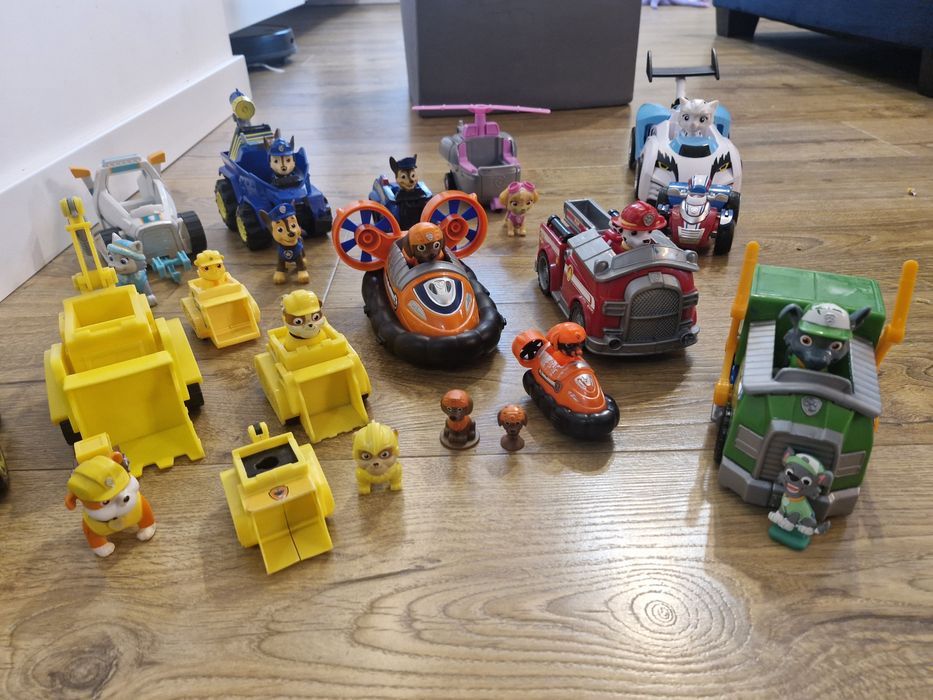 Zestaw aut i figurek psi patrol