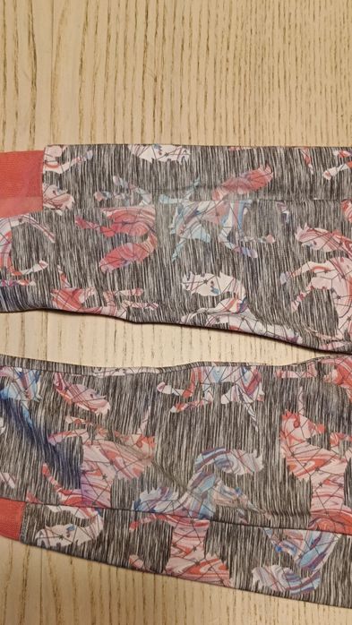 Strój sportowy dla dziewczynki rozmiar 128