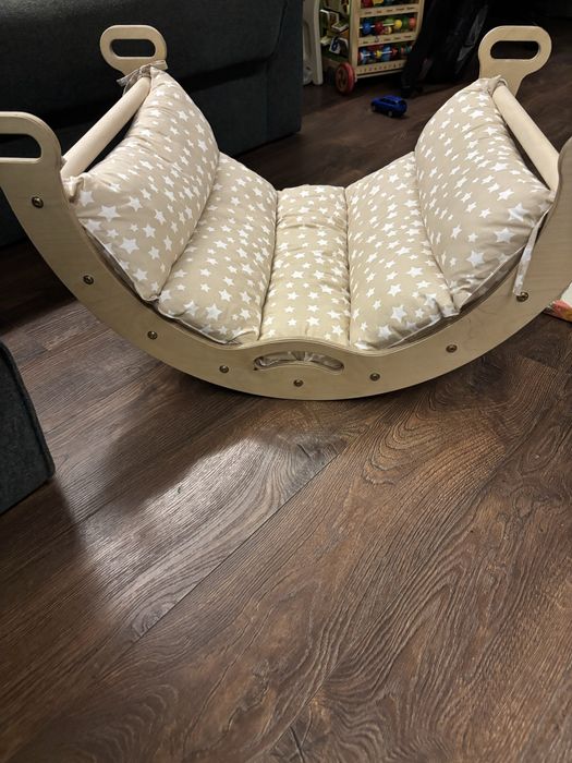 Балансувальна деревʼяна гойдалка