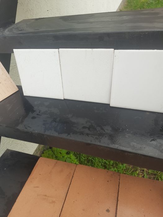 Продам плитку 15×15 біла ,50 шт15×25 коричнева .20 шт