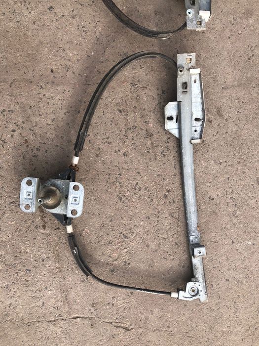 Продам стіклопідцомникм та стекла дверей до дверей фолцваген б4