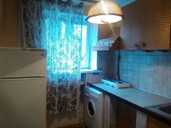 Виноградарь.  Червонопільська 3А.  квартира подобово.  Вітряні Гори