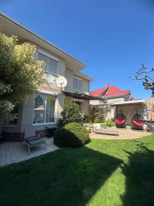 В продаже двухэтажный дом с ремонтом (209-993)