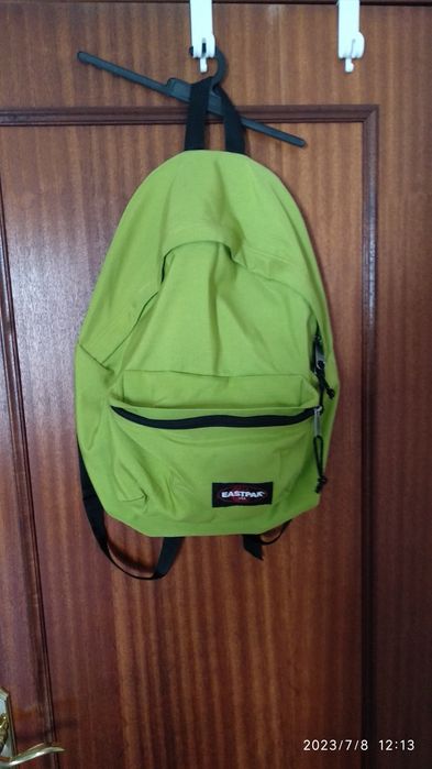 Várias mochilas ler descrição