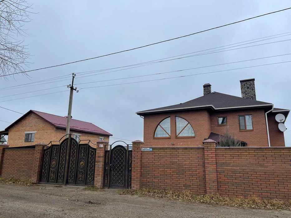 Продаж будинку у Грузевиці.