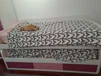 Quarto de solteiro completo em madeira maciça