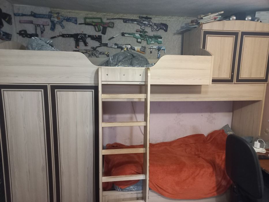Кровать двох ярусна