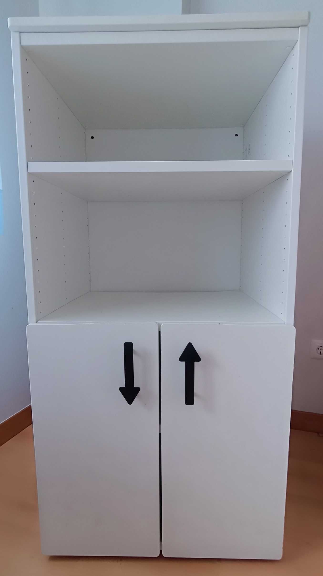 2 Estantes brancas, para quarto de criança (IKEA SMÅSTAD / PLATSA)