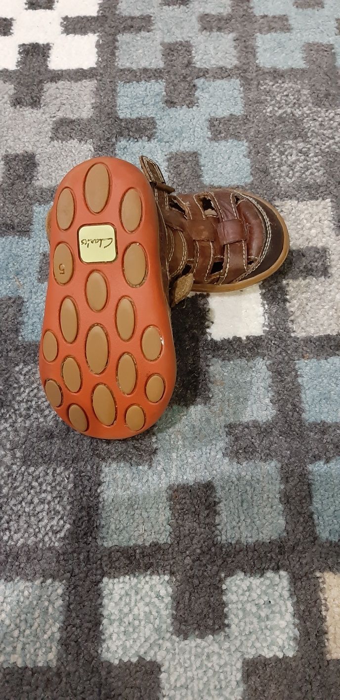 Sandały chłopięce skórzane firmy Clarks w rozmiarze 21