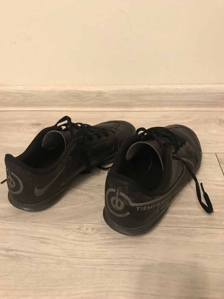 Turfy chłopięce piłkarskie Nike r 38,5