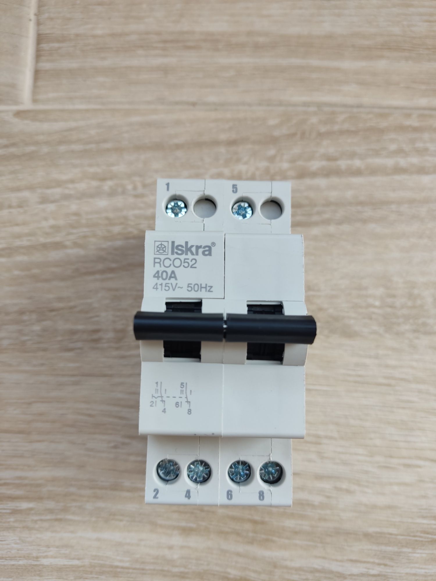 перемикач джерел живлення 1-0-2 Iskra (I-0-II) 40А двополюсний.