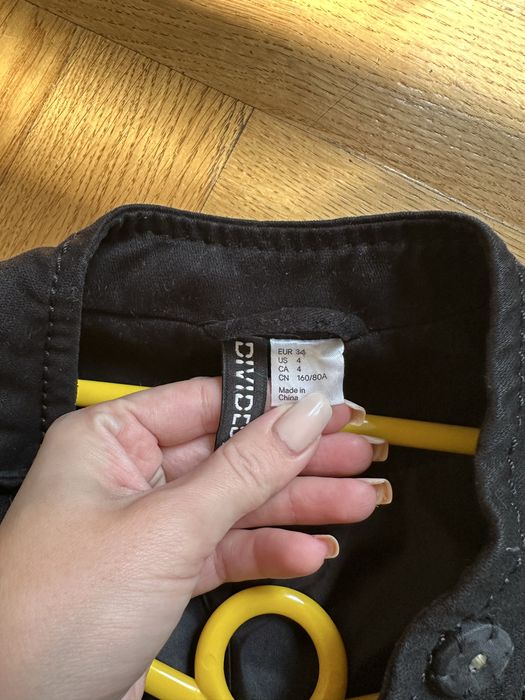 Plaszczyk plaszcz czarny jesień klasyczny krotki trencz xs