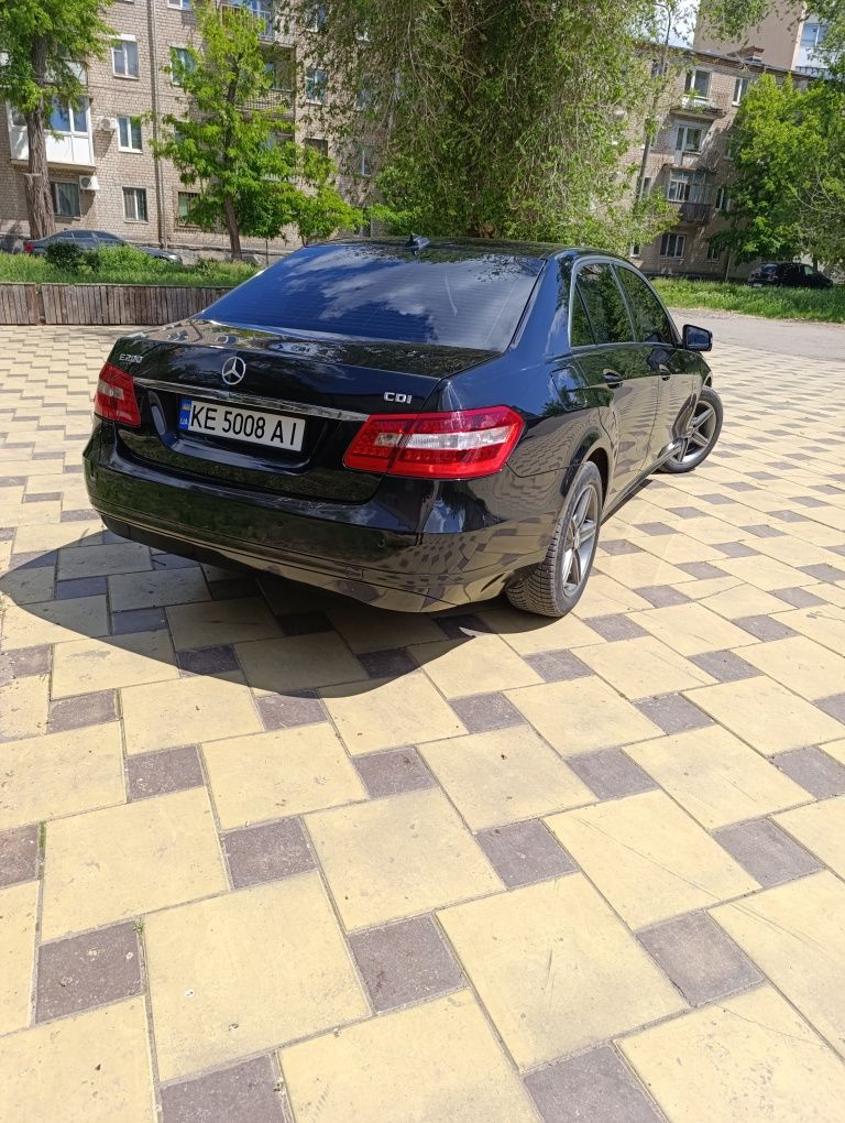 Продам мерседес w212 e200