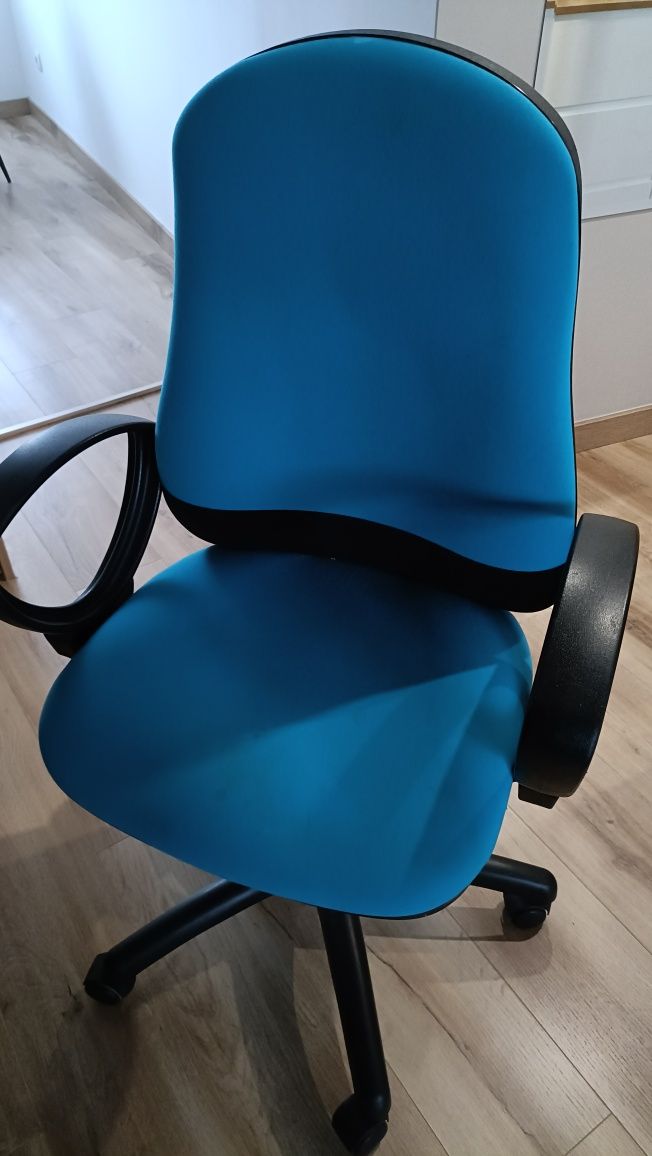Krzesło biurkowe na kółkach