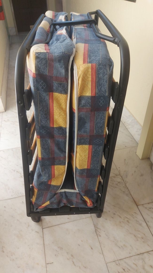 Divã de solteiro