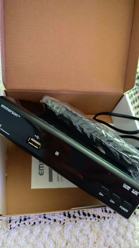 Dekoder DVB-T2 Emmerson nowy