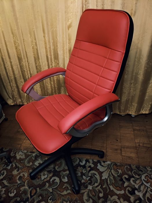 Офисный компьютерный стул кресло