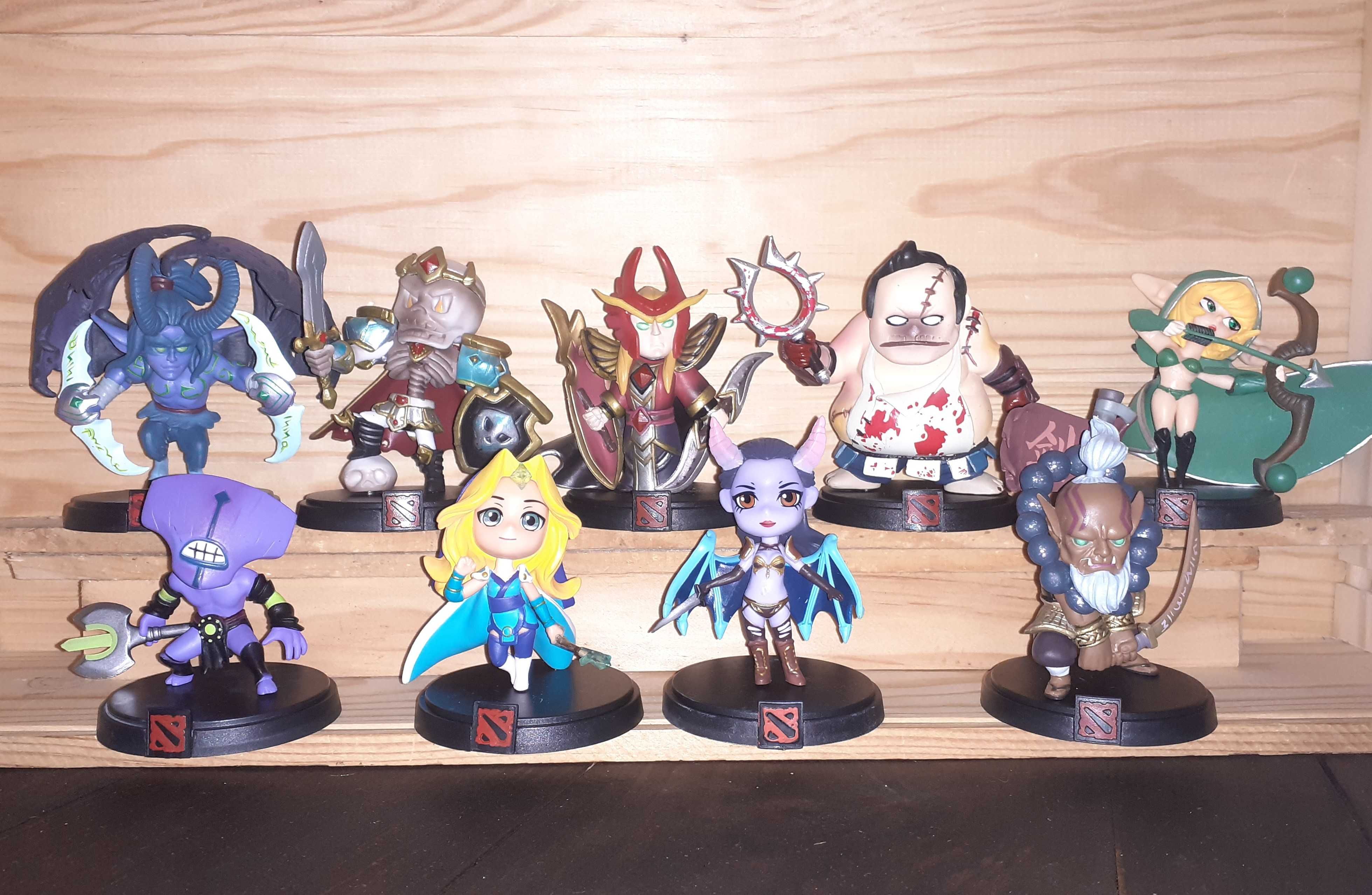 Figuras Marvel, DC, Looney Tunes e DOTA 2