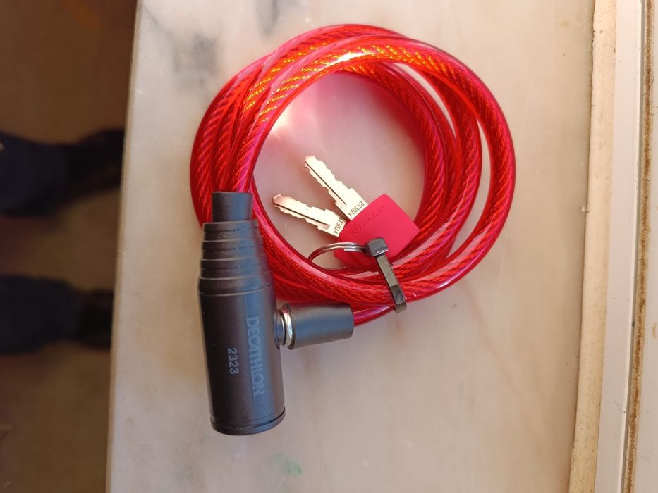 Cadeado de bicicleta Decathlon.