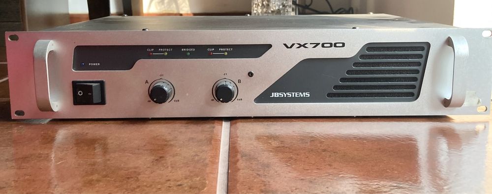 Amplificador JB Systems VX700