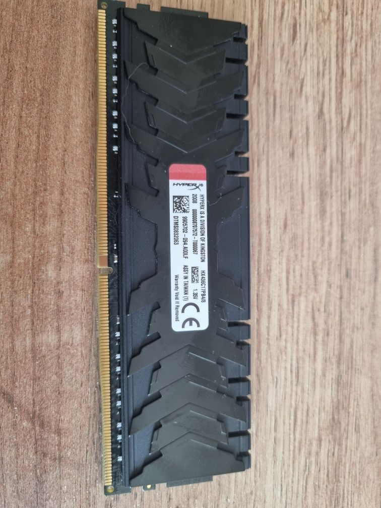 Kingston HyperX (8GB) DDR4-3600 
CL17 SDRAM