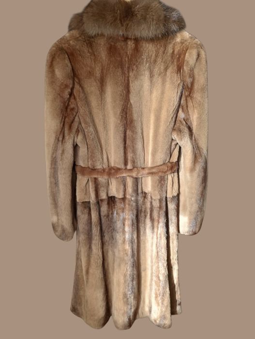 Новая.Длина 113см, Ог 110см. Норковая шуба с соболем. Натуральная шуба