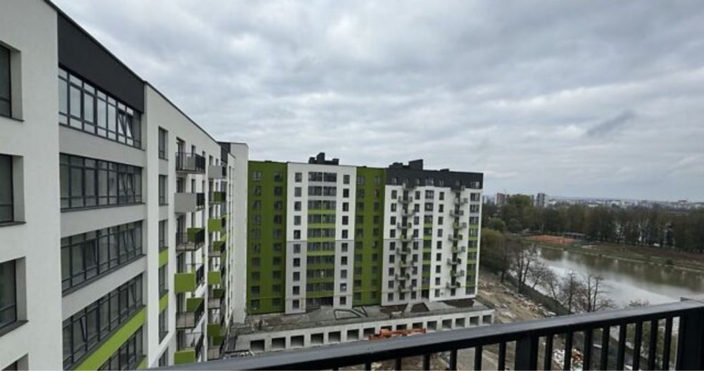 Готовий до ремонту 3-х кімннатний сирець біля міського озера