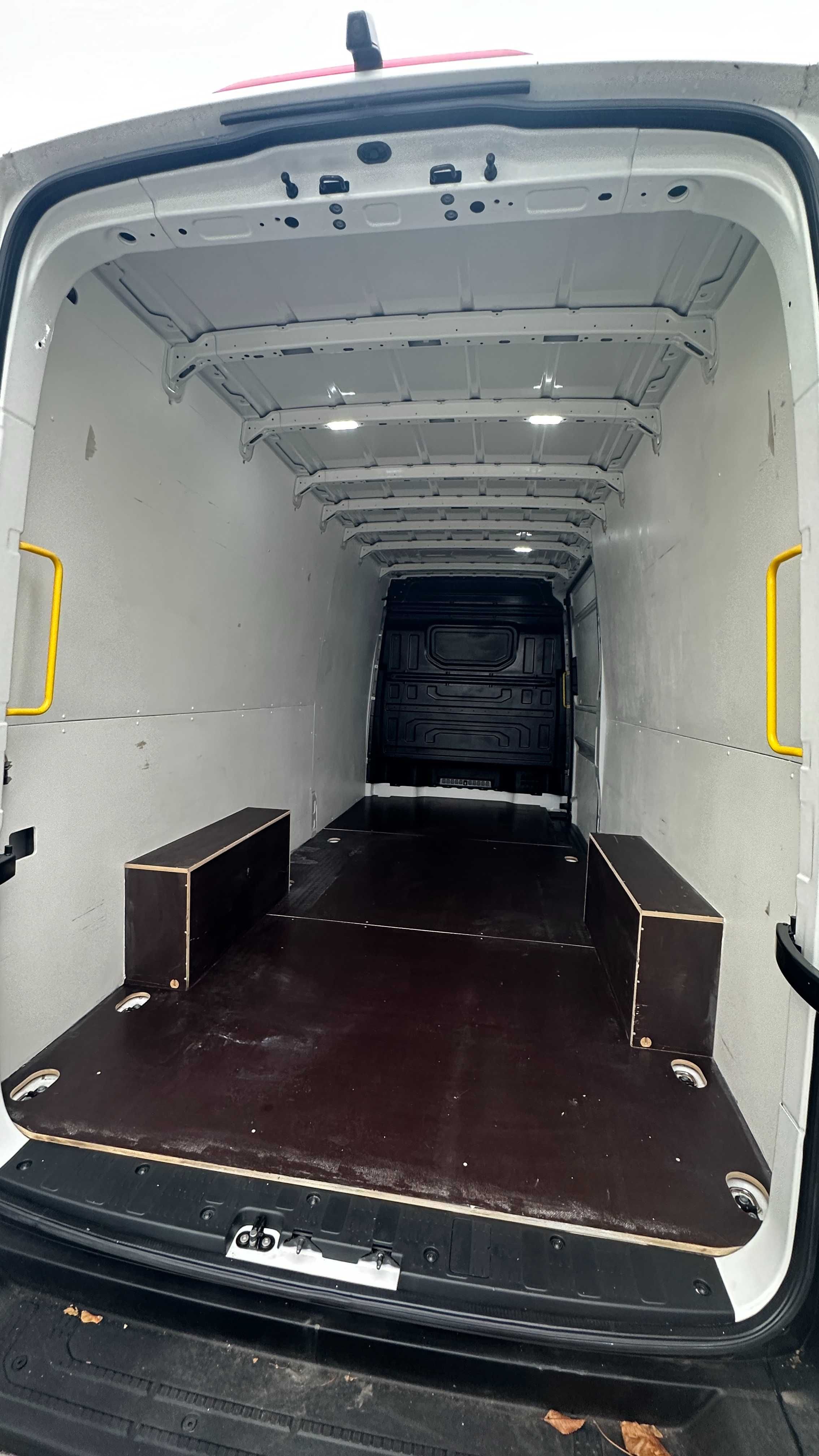 wynajem busów, bus dostawczy blaszak Vw Crafter Automat L4H3