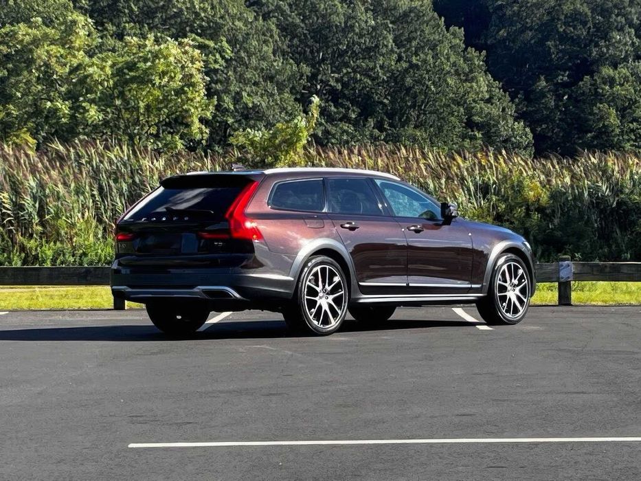 Volvo V90 Cross Country T5      2019