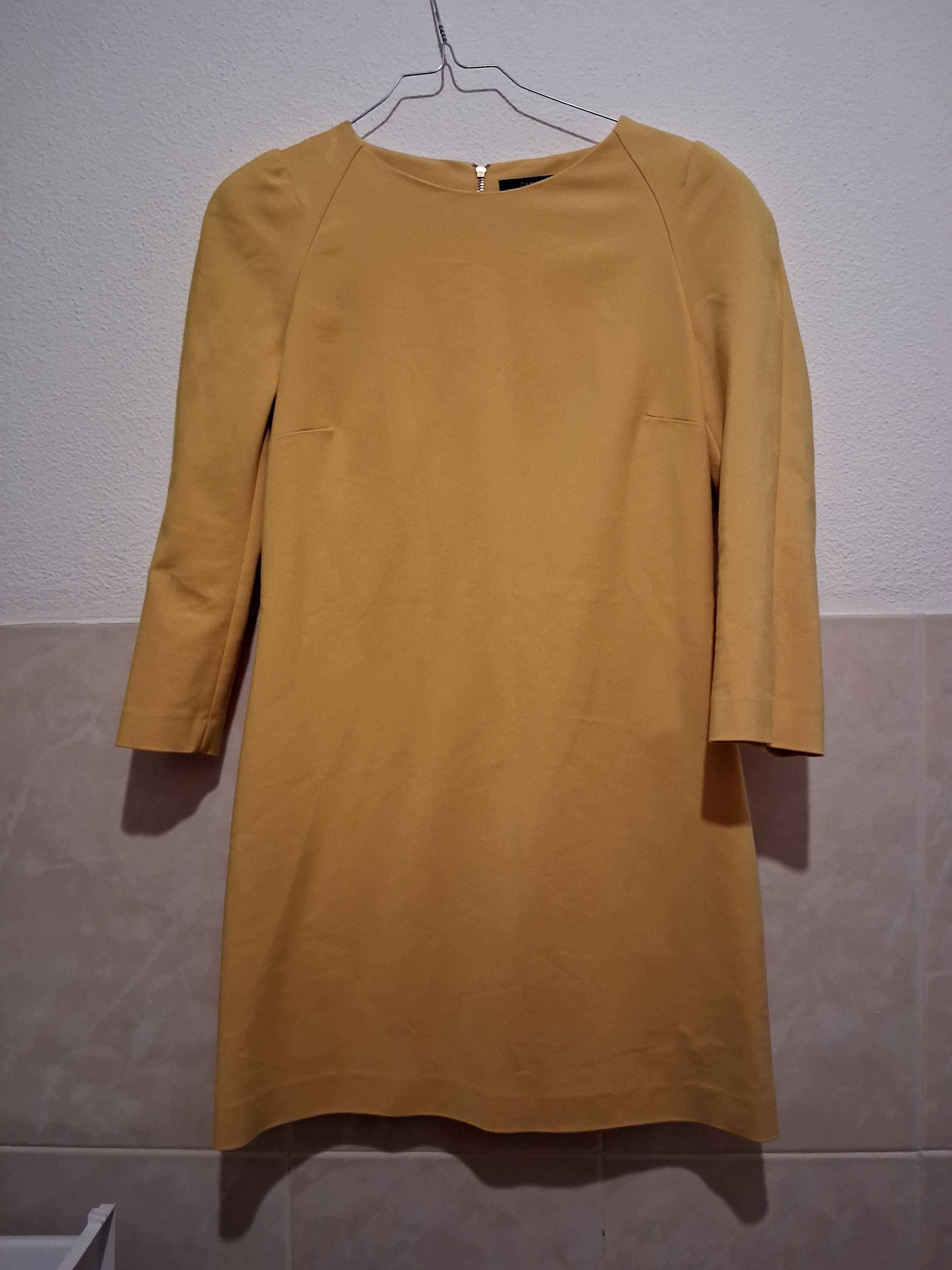 Vestido Zara,com sandália Mia.
