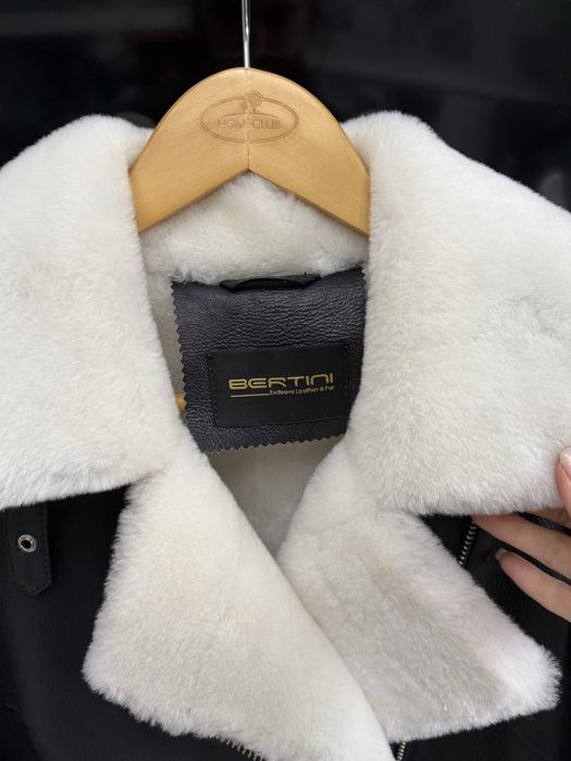 Шкіряна з натуральним хутром дублянка