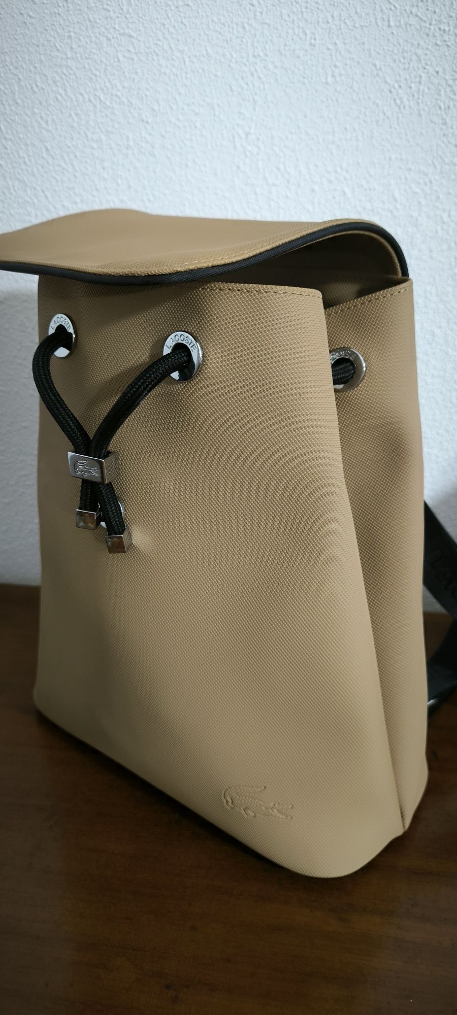 Mochila Lacoste. Nova