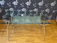 Nowoczesny stół ze szklanym blatem i komplet krzeseł