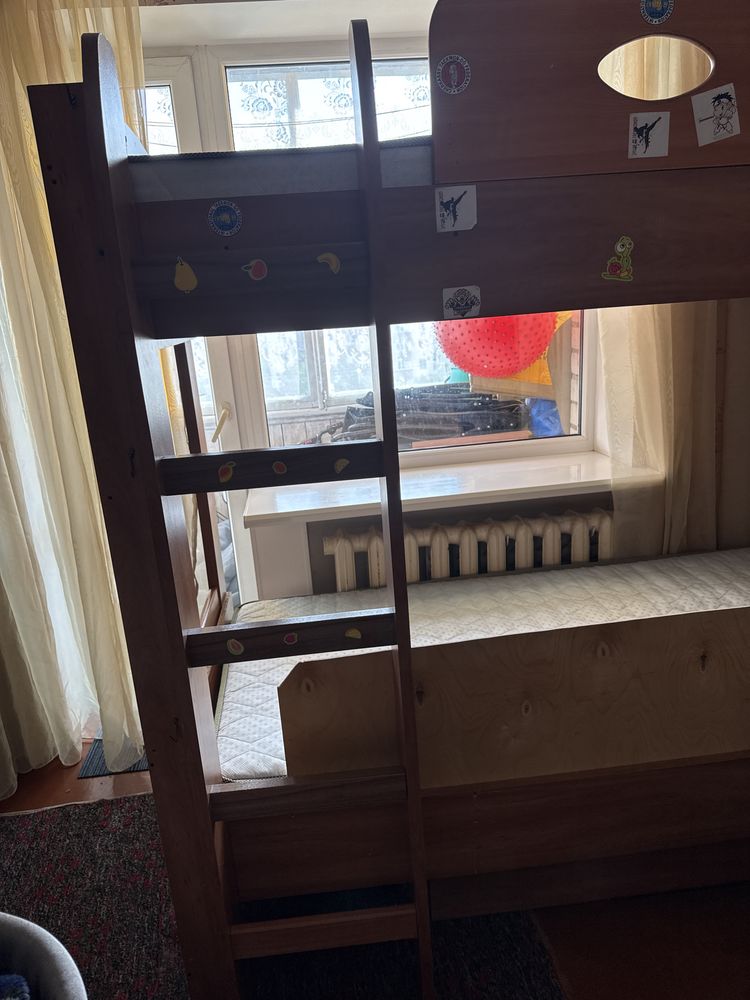 Двоповерхове дитяче ліжко з матрацами та ящиком