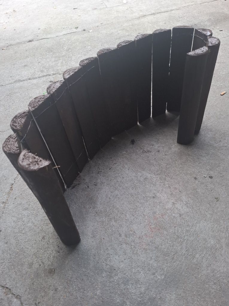 Rolbolder plotek z drewna palisada
