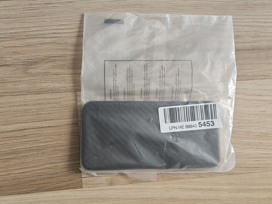 Nowe Etui Carbonowe na iPhone 13 – Czarna Skórzasta Powierzchnia