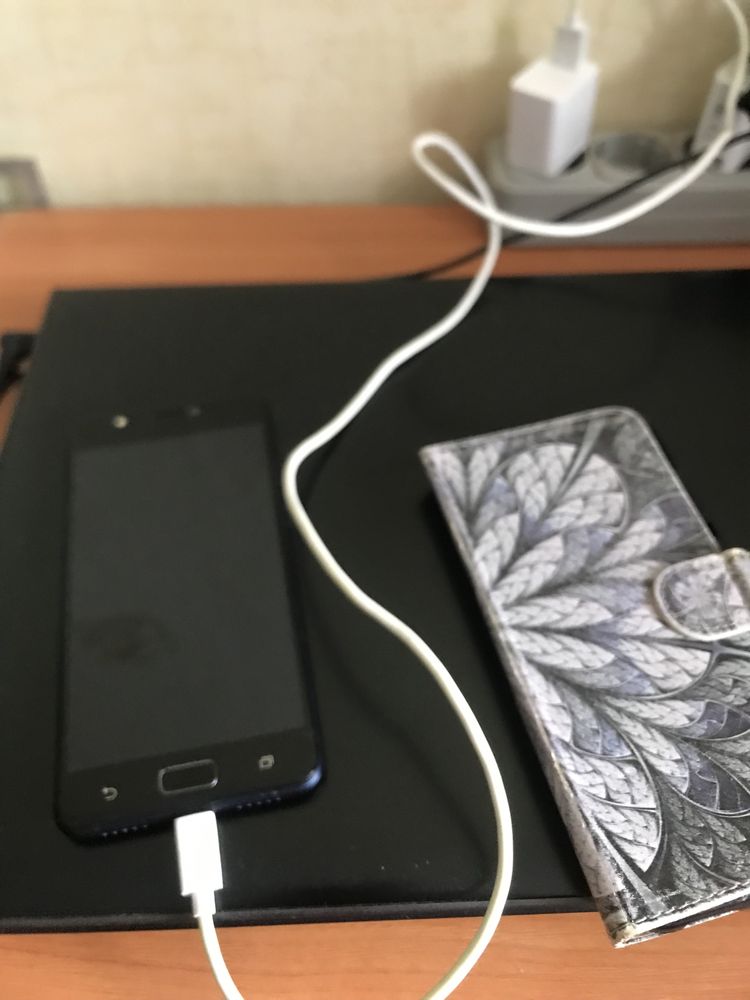 Продам телефон Asus Zenfone 4 max