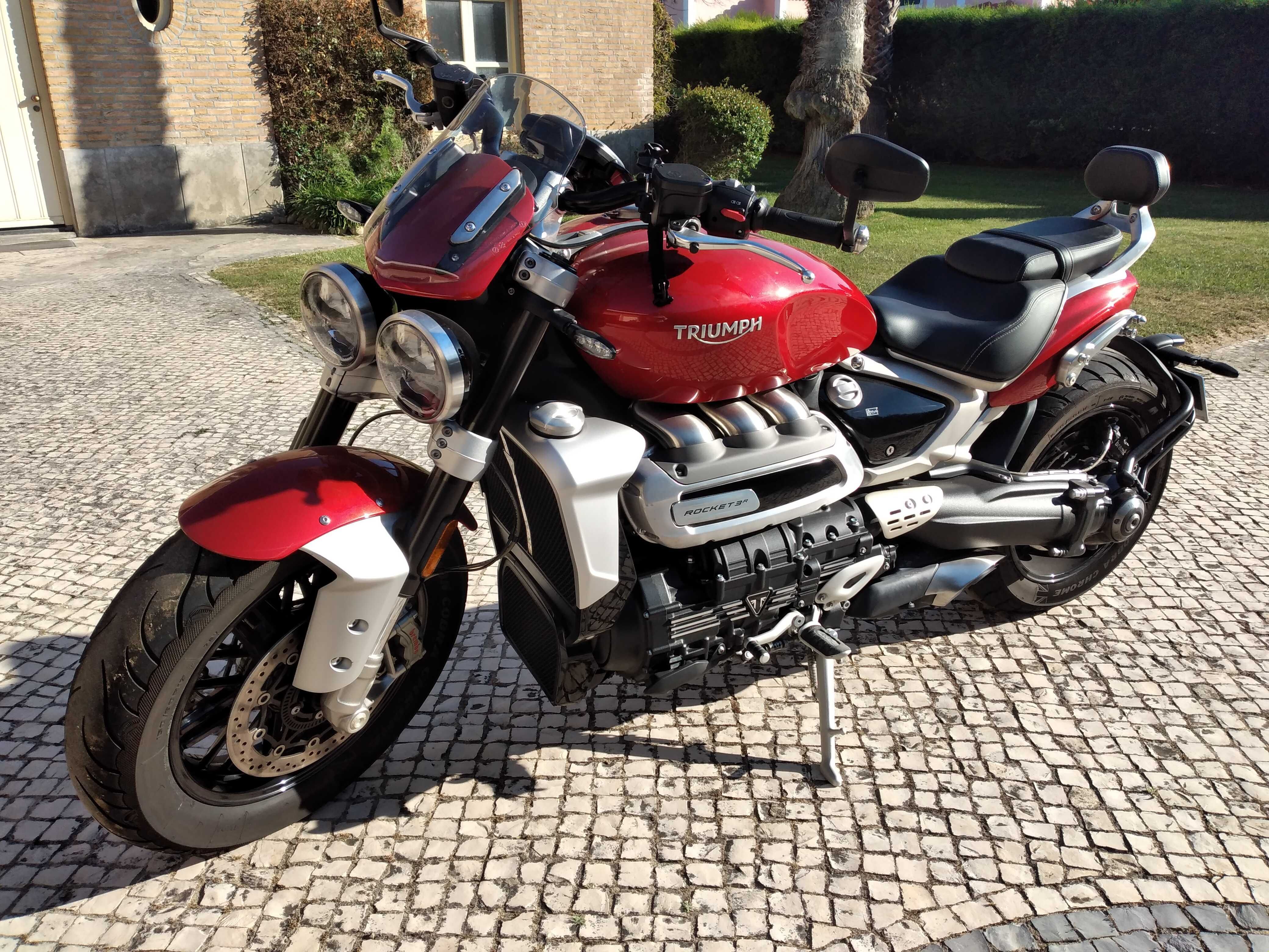 Vendo Triumph Rocket 3 R de 2020 com cerca de 10400 km