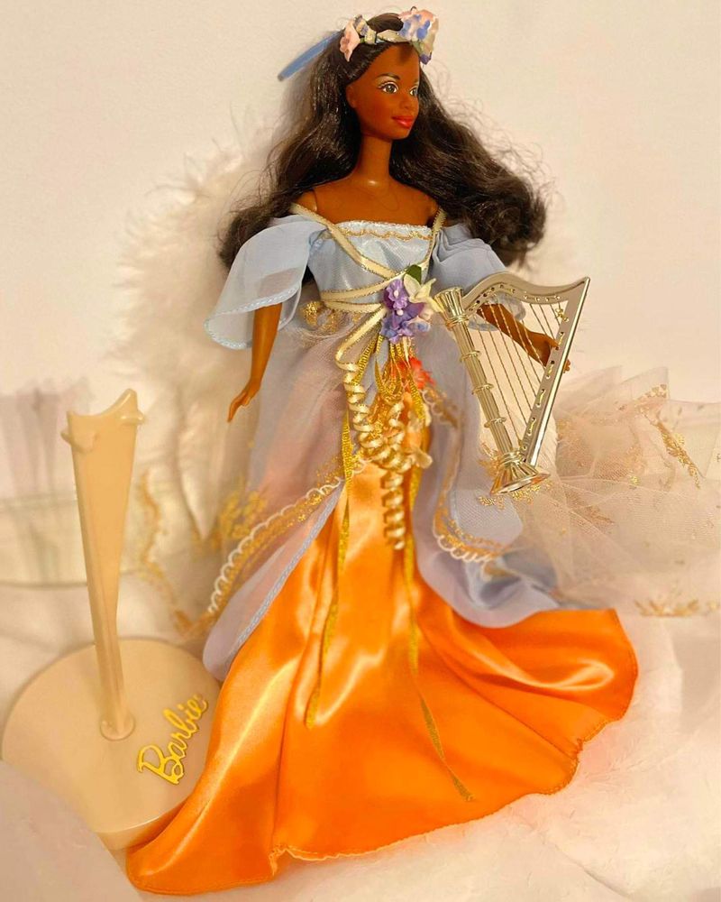 Lalka Barbie seria Harpist Angel Angels of Music African American 1997