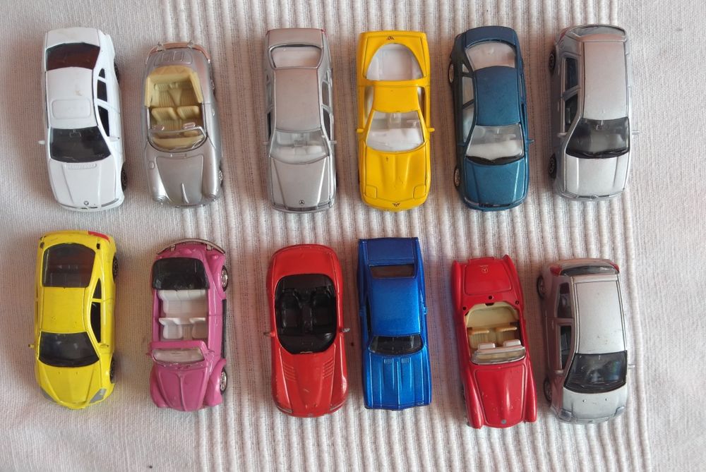 30 carros marca WELLY