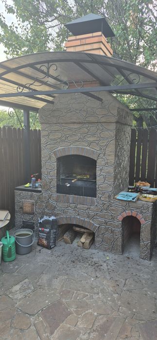 Продам шикарну дачу в якій можна жити поруч блакитні озера