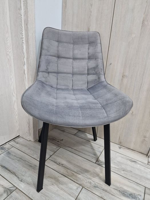 Krzesła szare i czarne  x4 tapicerowane do jadalni, kuchni, salonu