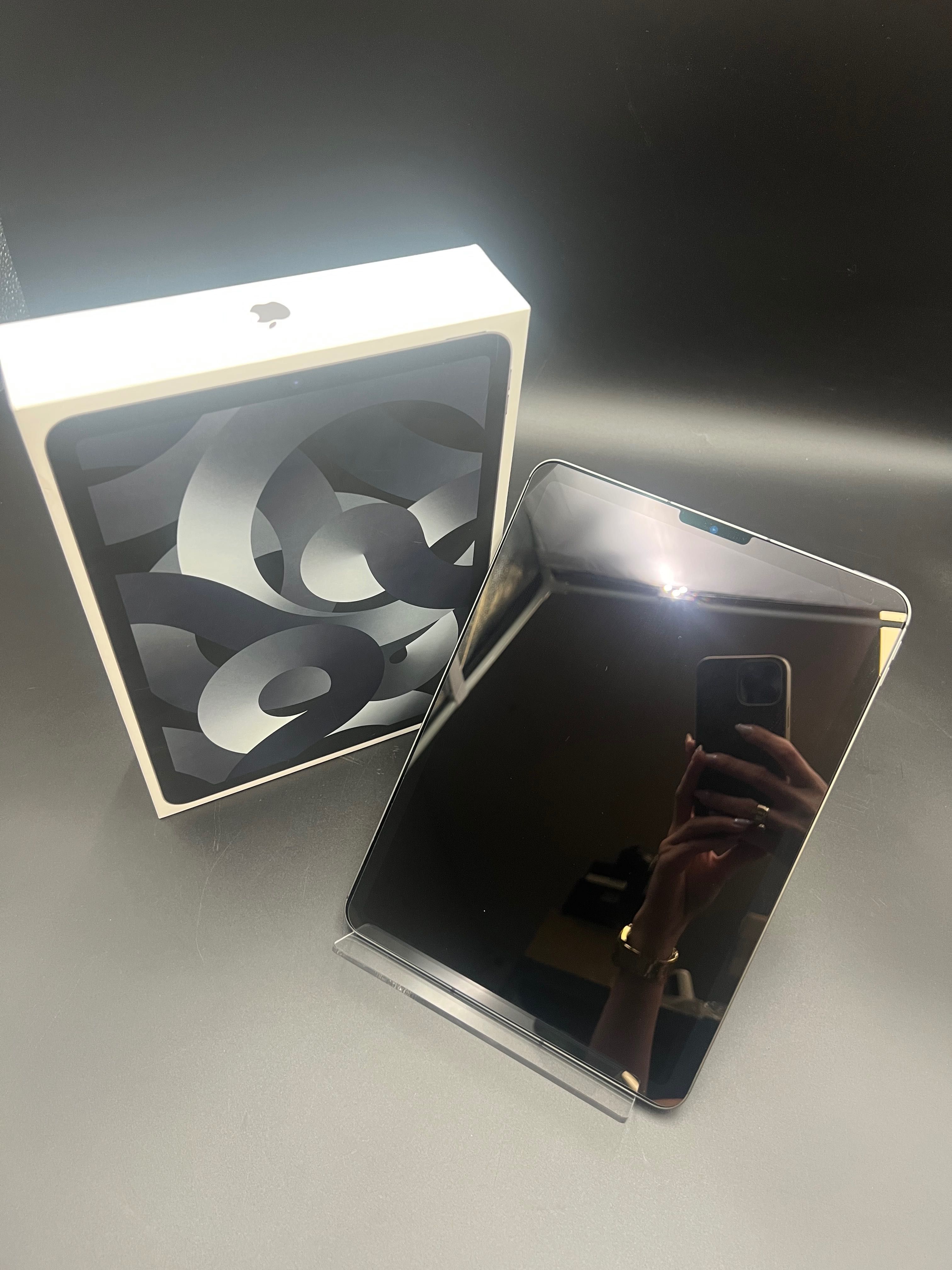 iPad Air 5th gen. Wi- fi Cellular Apple A2589 komplet
