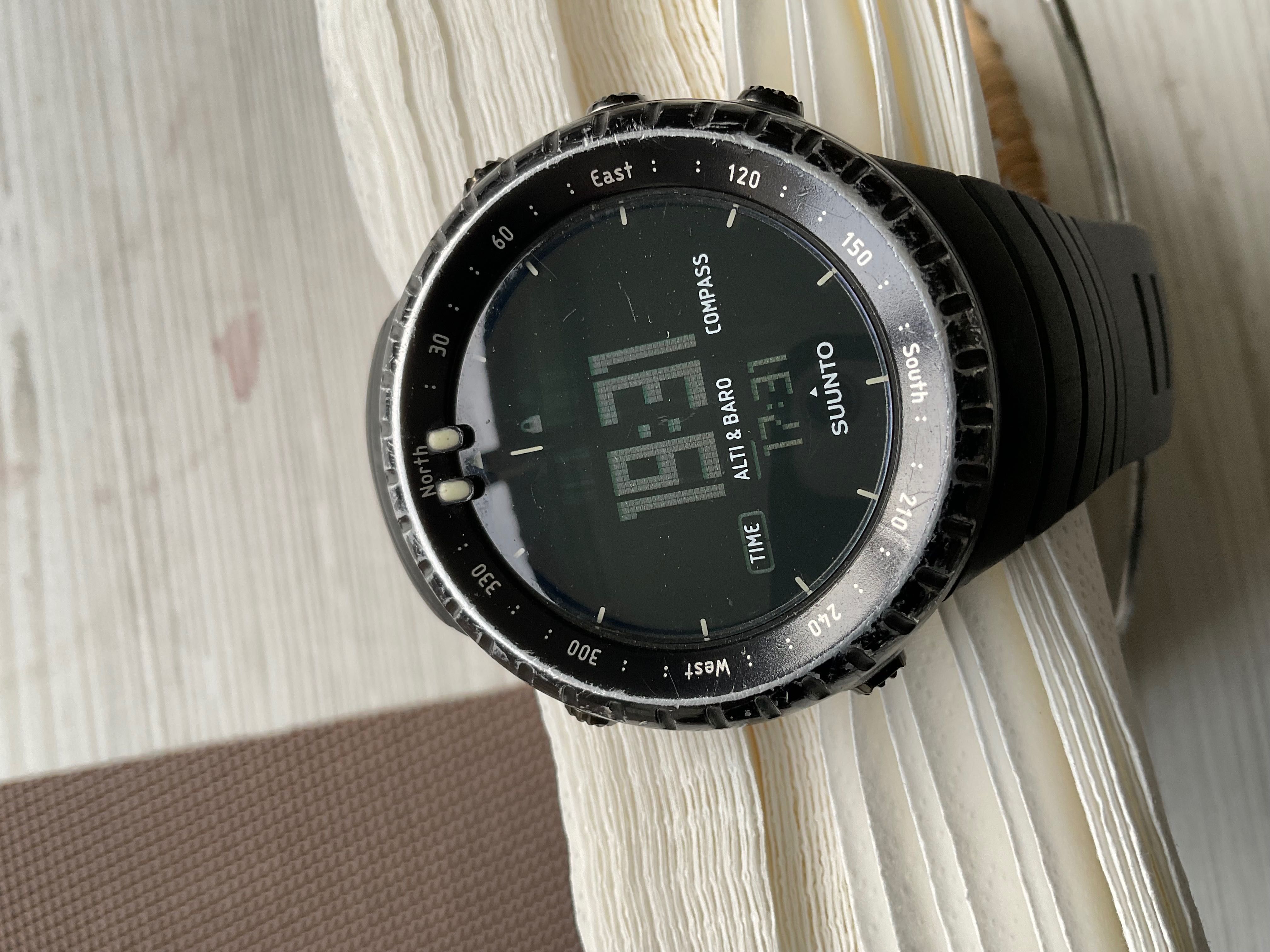 Годинник Suunto Core
