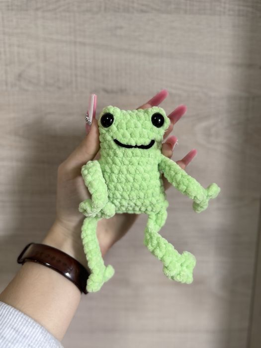Maskotka żabki na szydełku