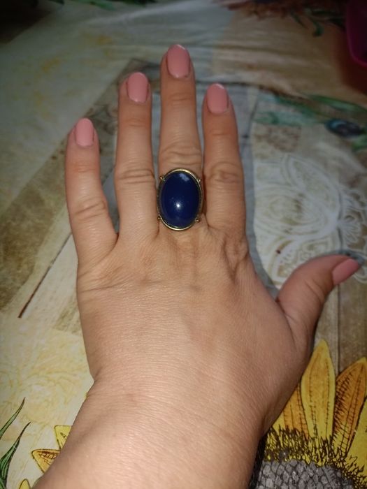 Pierścionek regulowany biżuteria sztuczna stare złoto granatowe oczko