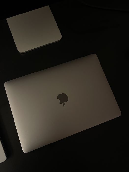 Apple MacBook Pro 13” (2018) – 2.3GHz Quad-Core i5, 8GB RAM, 256GB SSD