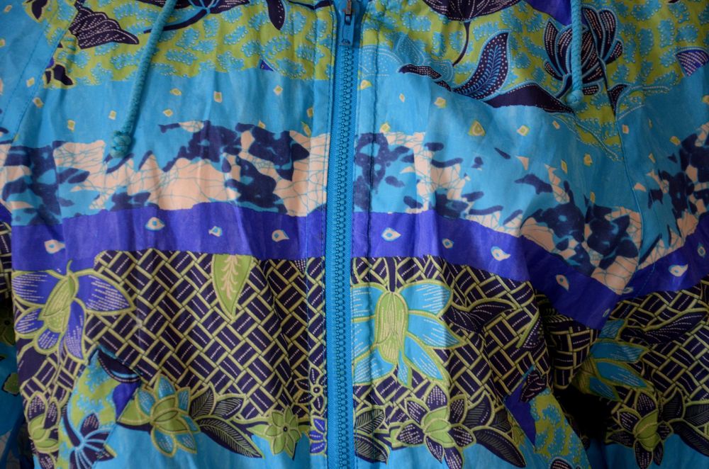 Kolorowa kurtka z kapturem wiosenna dla dziewczynki 140cm