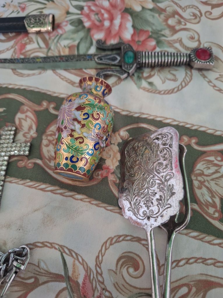 Vendo várias peças antigas por 30 euros mais portes