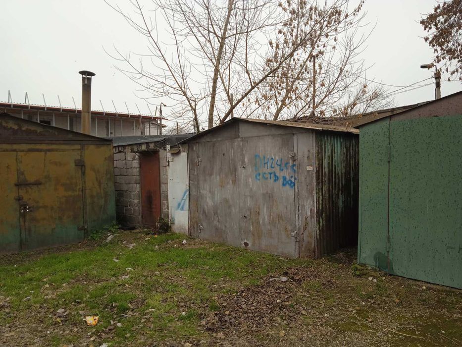 Гараж металлический возле автостоянки №1